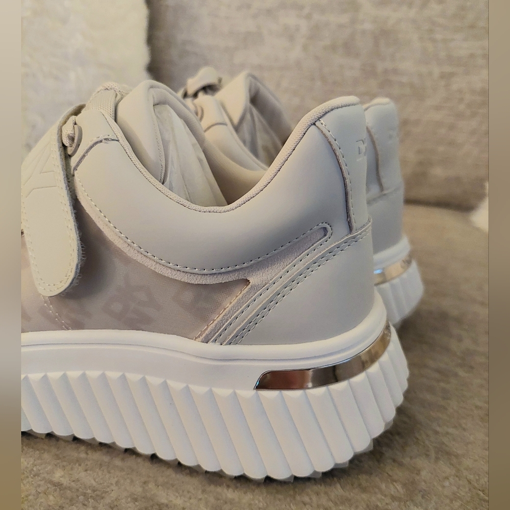 DKNY Loami Wedge Sneaker (color:"Bone") Size 8 NIB - Picture 7 of 12